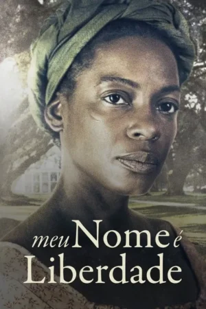 Pôster vintage: mulher negra com turbante verde e expressão séria. Ao fundo, casa colonial e árvores. Clima dramático e histórico.