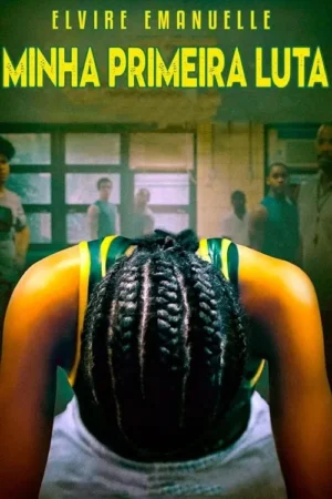 Pessoa com tranças, de costas e cabeça baixa, em um ginásio. Outras pessoas desfocadas ao fundo. Clima de luta/treino.