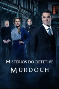 Quatro personagens em trajes de época, um homem em primeiro plano. Fundo urbano sombrio e misterioso com névoa.