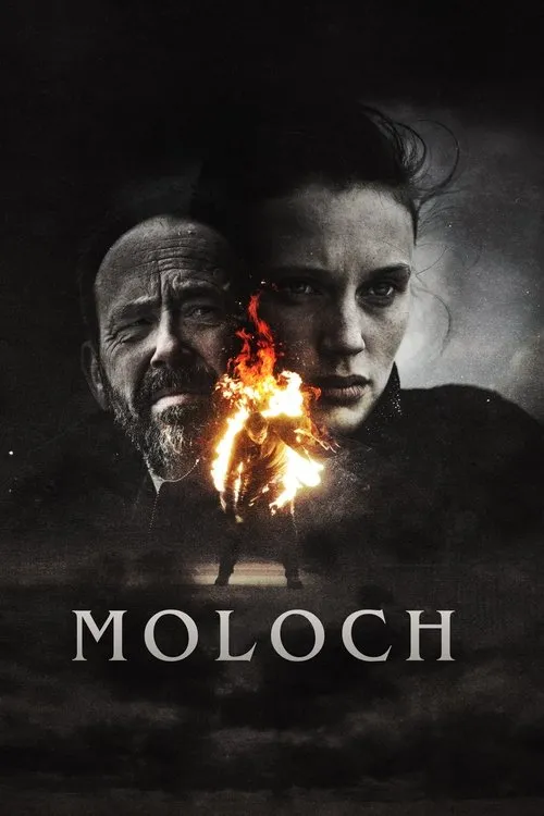 Moloch 1 Dois rostos sérios em PB (homem e mulher) fundidos em fundo escuro. Chamas intensas envolvem uma figura menor ao centro,clima sombrio.