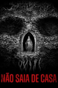 Estátua religiosa em nicho gótico, cercada por hera escura que forma uma caveira. Cenário sombrio e misterioso.