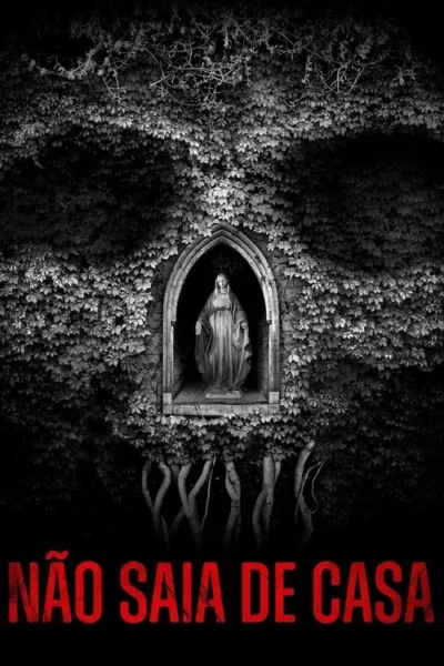 Estátua religiosa em nicho gótico, cercada por hera escura que forma uma caveira. Cenário sombrio e misterioso.