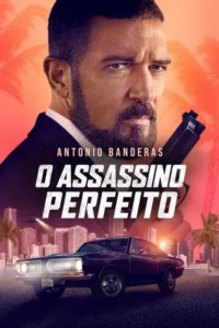 Pôster: Homem barbudo e intenso com arma. Abaixo, carro clássico em skyline tropical com palmeiras e helicóptero. Cenário de ação.
