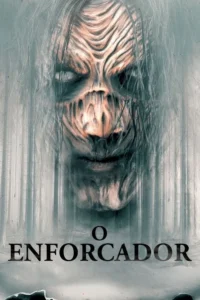 Pôster de filme de terror:rosto pálido e grotesco,quase esquelético,com olhos brancos e cabelos longos,emergindo de uma floresta fria e nebulosa. Clima sinistro.