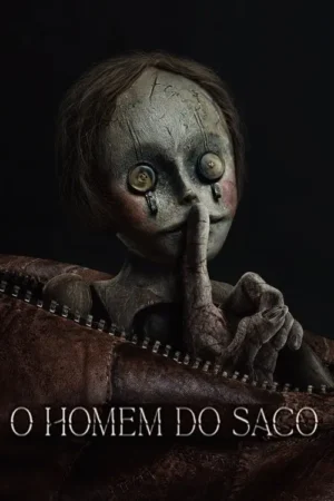 Pôster sombrio: Criatura boneca de rosto rachado e olhos de botão, com dedo nos lábios em 'shhh', emerge de um saco de couro.