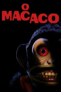 Macaco de brinquedo sombrio com olho vermelho brilhante e sorriso sinistro, emergindo da escuridão total.