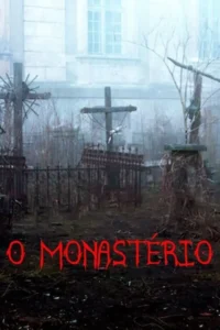 Pôster de terror: cemitério nebuloso com cruzes de madeira, grades enferrujadas e pequena figura branca. Edifício sombrio ao fundo. Clima fantasmagórico.