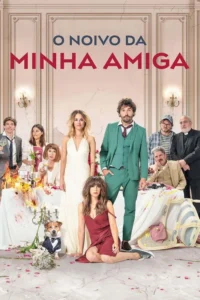 Grupo diverso,incluindo mulher de branco e homem de verde,em salão com paredes rachadas. Mesa de festa bagunçada e em chamas. Clima cômico.