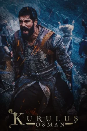 Guerreiro barbudo em armadura grita intensamente em campo de batalha. Fundo sombrio azulado com faíscas e outros combatentes.