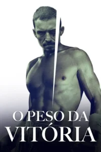 Pôster:Boxeador musculoso,meio nu,com ferimento no olho e expressão séria. Imagem dividida verticalmente,clima intenso.