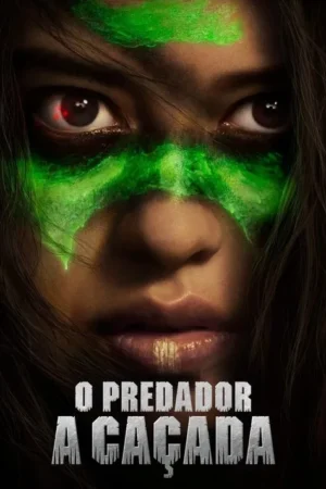 Close-up de rosto de mulher com pintura tribal verde escorrendo. Um olho tem brilho vermelho. Expressão intensa e primal.