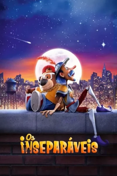 Pôster animado: um cachorro de boné e um boneco de nariz comprido sentados em um telhado, com cidade à noite e lua cheia.