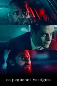 Três rostos masculinos em close:um no carro,um sério,um barbudo sorrindo. Cores azul e vermelha. Clima sombrio e tenso.