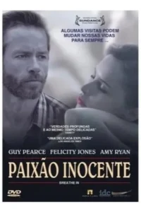 Homem barbudo com olhar sério à esquerda;mulher com lábios vermelhos,cabeça inclinada,à direita. Foco nos rostos,clima íntimo e dramático.