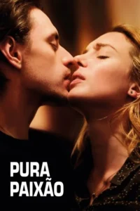 Close-up de um casal com rostos muito próximos e olhos fechados,sugerindo um beijo. Atmosfera íntima e quente.