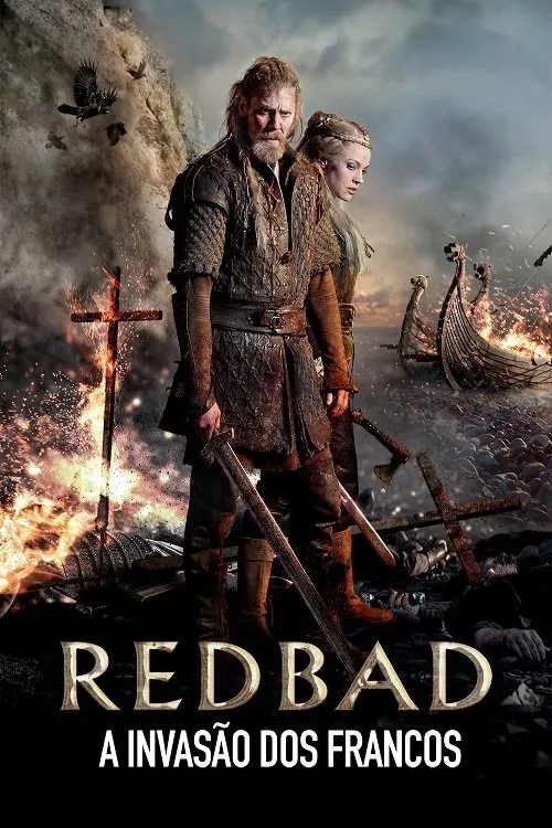RedBad:A Invasão dos Francos 1 Um homem barbudo e uma mulher em trajes de guerreiro em cenário de batalha sombrio. Navios vikings e cruzes em chamas ao fundo.