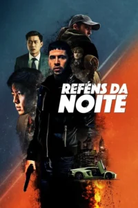 Pôster de ação com múltiplos personagens sérios, incluindo um homem central com arma. Fundo dividido entre azul e laranja, com cidade e carro em chamas.