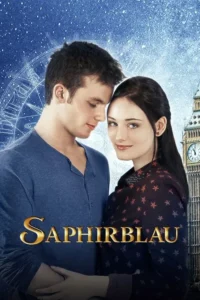 Jovem casal em primeiro plano,ele olhando para ela,ela sorrindo para a câmera. Fundo azul estrelado,símbolos astrológicos e torre de relógio.