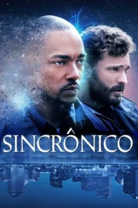 Dois homens sérios,um negro parcialmente dissolvendo,contra um céu estrelado e uma cidade refletida. Clima de ficção científica.