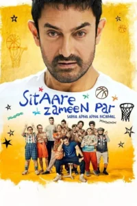Sitaare Zameen Par 9 Homem barbudo sério no topo. Embaixo, grupo diverso de pessoas excêntricas fazendo poses. Doodles de basquete e estrelas no fundo. Clima alegre e peculiar.