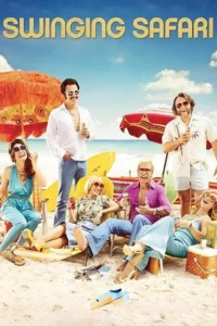 Seis adultos em roupas retrô, rindo e relaxando em uma praia ensolarada com guarda-sóis coloridos e mar ao fundo. Clima de verão.