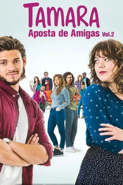 Pôster com homem de braços cruzados sorrindo e mulher de franja olhando ao lado. Ao fundo, grupo diverso de amigos. Clima jovem e cômico.