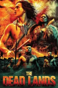 Pôster épico:guerreiros com trajes tribais em terra árida e céu flamejante. Jovem protagonista e outros homens tensos com armas.