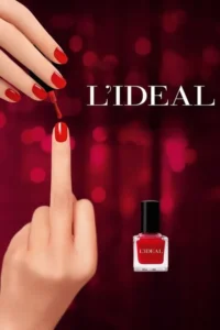 Mão pinta unha de vermelho no dedo médio em gesto provocador. Fundo escuro com pontos de luz vermelhos e frasco de esmalte.