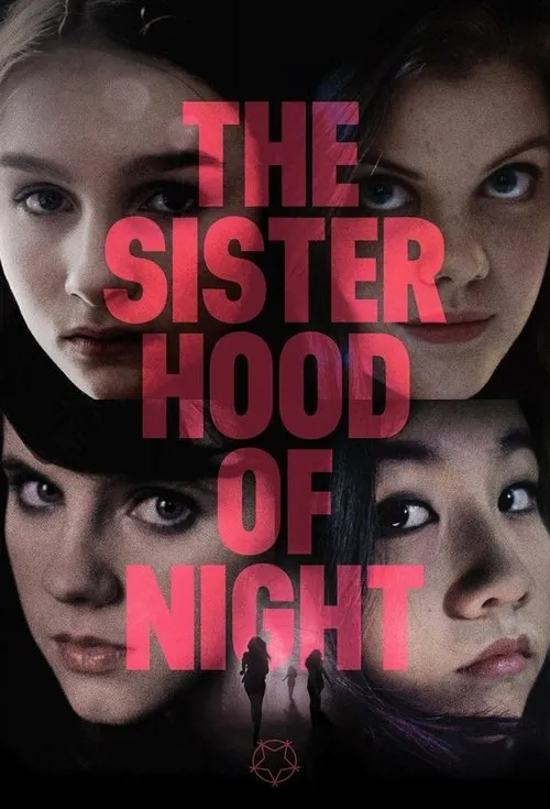 The Sisterhood of Night 1 Quatro rostos sérios de jovens mulheres em closeup. Abaixo,silhuetas de garotas caminhando num ambiente escuro e misterioso.