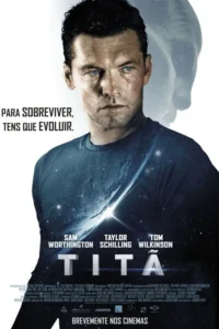 Homem sério de olhos azuis com rosto sujo, em camisa com paisagem estelar. Fundo branco com silhueta fantasmagórica. Clima sci-fi e intenso.