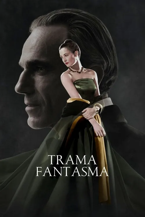 Homem sério em perfil P&B,mulher elegante em vestido verde e dourado à frente,sobre fundo escuro. Clima dramático e sombrio.