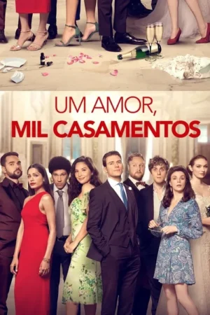 8 adultos em trajes de casamento num salão elegante. Acima, champanhe derramado, pétalas e itens quebrados. Clima de comédia romântica.