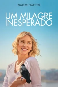 Mulher loira sorridente segura filhote de pássaro preto/branco. Céu azul ao fundo. Clima caloroso e esperançoso.