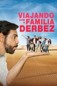 Pôster divertido:Homem barbudo assopra uma família em miniatura em sua mão,em um deserto com dunas e céu azul.