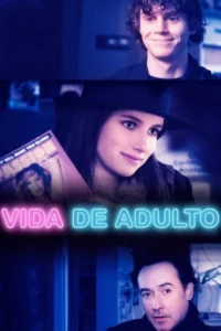 Três personagens em closes:um jovem sorridente,uma mulher de chapéu com revista e um homem sério. Fundo azul-púrpura neon.