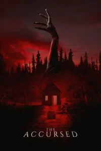 Póster de terror:Braço monstruoso com garras emerge de floresta sob céu vermelho. Cabana com luz e rosto pálido na água escura. Sombrio.