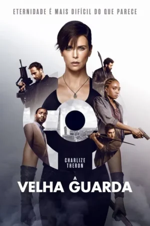 Pôster: Mulher de cabelo curto e olhar sério domina o centro, cercada por grupo diverso com armas. Fundo de cidade. Clima de ação e mistério.