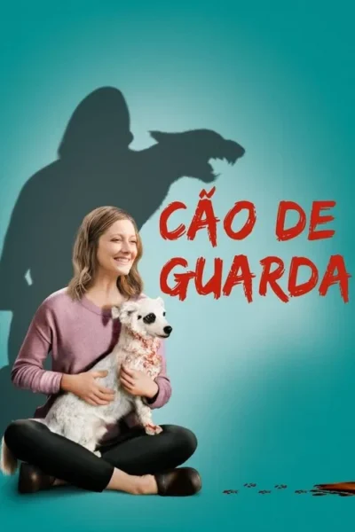 Mulher sorridente segura cão branco ensanguentado. Sombras de pessoa e cão feroz no fundo azul. Pegadas de sangue no chão.
