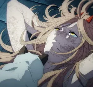 Jovem loira com chifres e lágrimas, ferida, deitada com um gato branco num ambiente escuro e sombrio.