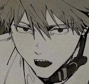 Jovem de anime com cabelo bagunçado, olhos intensos e presas à mostra. Uma coleira preta aparece no pescoço. Close-up dramático.