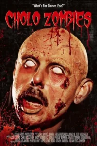 Pôster de terror: Close-up de um zumbi com pele pálida, olhos brancos, bigode e muito sangue escorrendo pela cabeça. Fundo escuro.