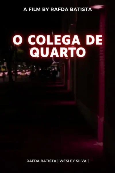 Pôster escuro de cidade à noite, com luzes borradas à esquerda e um corredor iluminado por tons rosados à direita. Atmosfera misteriosa e urbana.