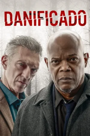 Um homem negro de rosto sério e um homem branco atrás, com olhar intenso, contra uma floresta nebulosa. Clima sombrio.