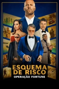 Elenco estiloso em fundo azul,com um careca em destaque e uma mulher de vestido vermelho. Pequenas imagens de ação e locais exóticos.