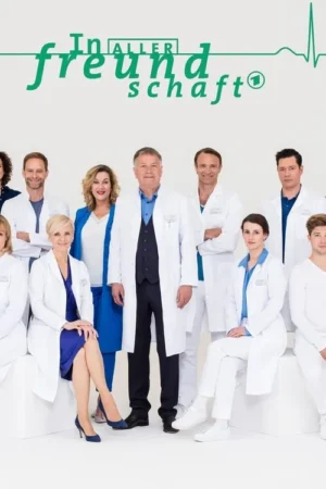 Um elenco sorridente de adultos, a maioria em jalecos brancos com azul, posa contra um fundo branco e limpo, transmitindo profissionalismo.