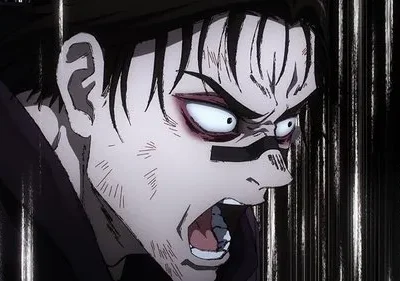 Um homem anime em capuz grita com olhos arregalados e olheiras, rosto marcado. Faixa preta no nariz. Fundo escuro com linhas de impacto. Desesperado e intenso.