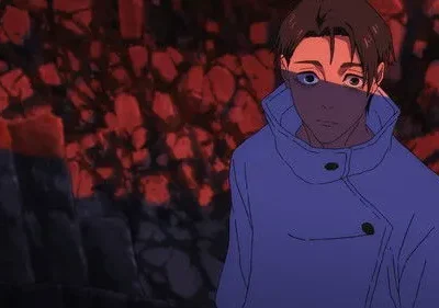 Um jovem de anime em casaco azul com o rosto parcialmente na sombra, olhando intensamente. Fundo abstrato vermelho e escuro, criando um clima sombrio.