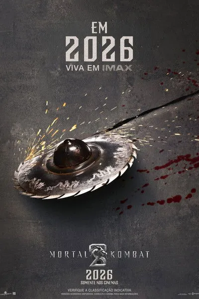 Pôster sombrio. Uma lâmina circular afiada voa, gerando faíscas. Respingos de sangue cobrem o fundo cinza, sugerindo violência intensa.