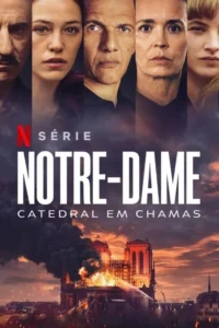 Cinco rostos sérios em colagem acima da Catedral de Notre-Dame em chamas. Fumaça escura e um céu dramático ao entardecer.