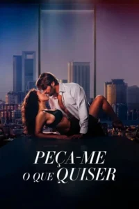 Homem e mulher, ele de camisa aberta, ela de sutiã, quase se beijando em frente a arranha-céus da cidade ao entardecer. Intenso e sensual.